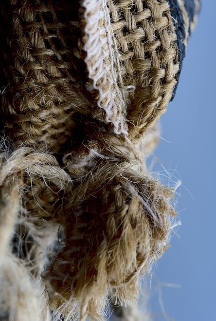 Imagen cercana de tejido hecho con fibra vegetal